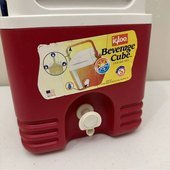 Vintage Igloo Beverage Cube Red 1 Gal/3.8 L Hot Cold Chest Cooler Made in USA - Picture 7 of 14